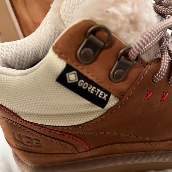 NWT UGG Women’s Tan WaterProof Hiking Boot size 7 s/n 1130772 - Picture 12 of 15